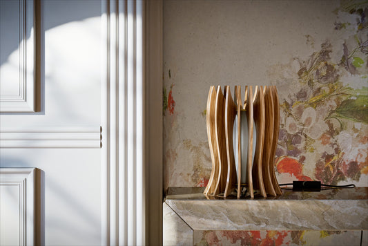 Lady Noir luxury table lamp handcrafted in Italy with a solid Canaletto walnut structure, metallic gold accents, linen lampshade and warm LED lighting.