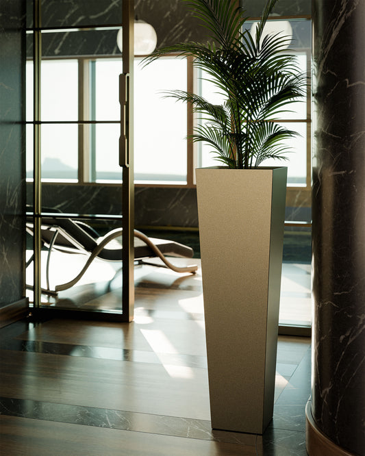 vaso da interni osiride VERA FORMA in vernice ottone metallizzata in hotel zona spa con pareti in pietra di luserna e serramenti in bronzo e rovere