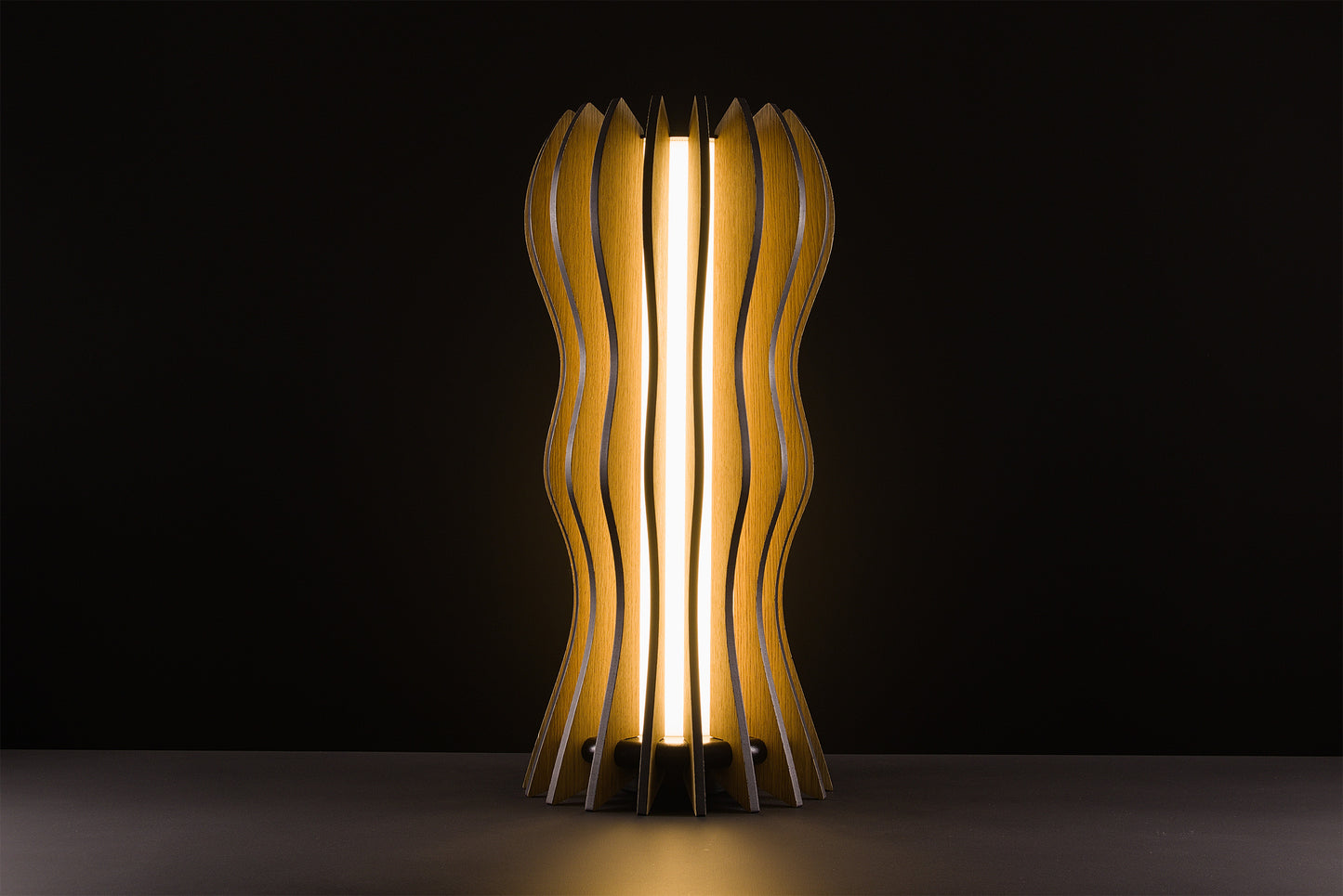 Medusa table lamp in natural oak, handcrafted Italian design, sculptural minimal style, refined elegance, warm light, by Vera Forma