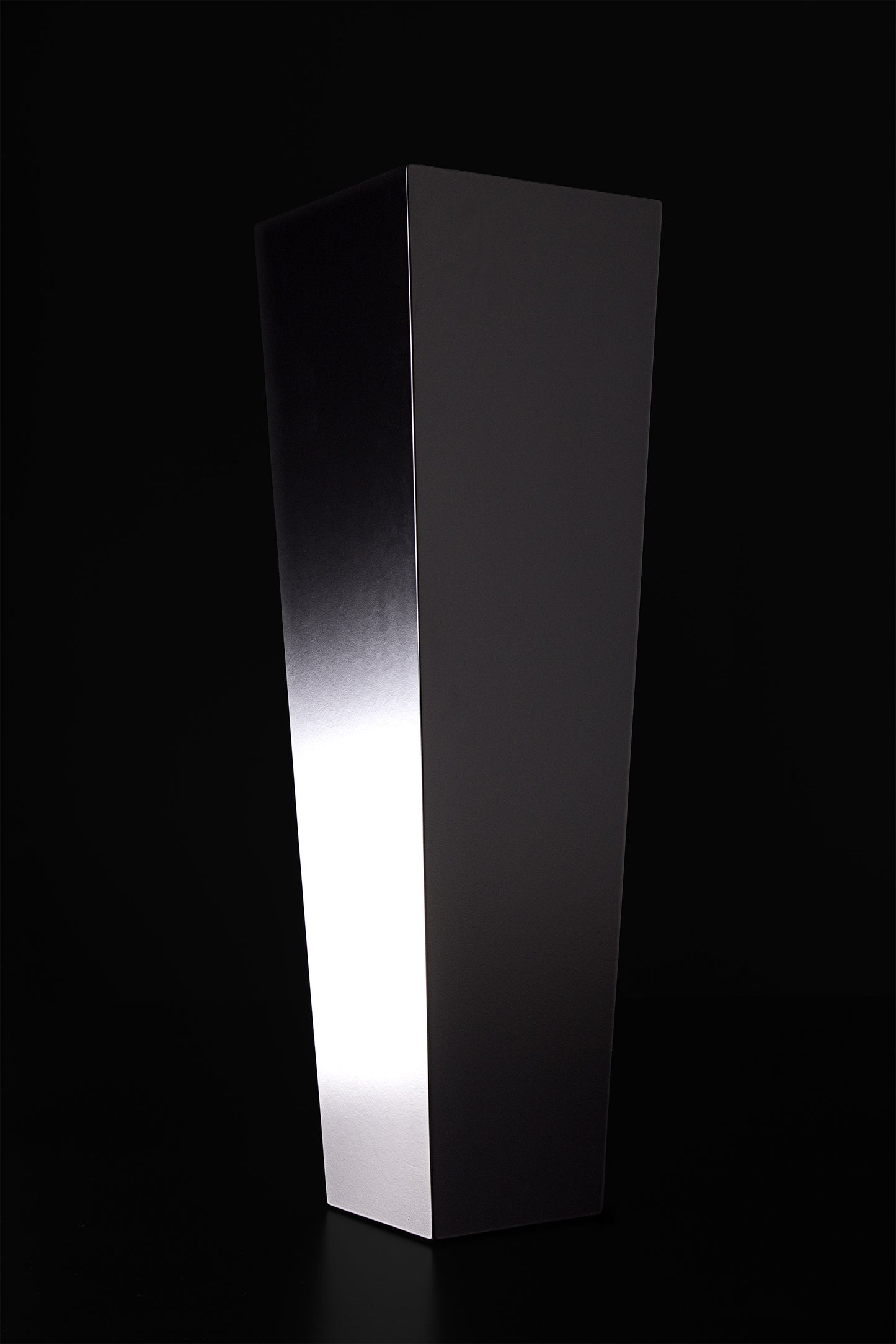 Osiride sculptural floor vase in black gloss paint, modern design by Vera Forma.
