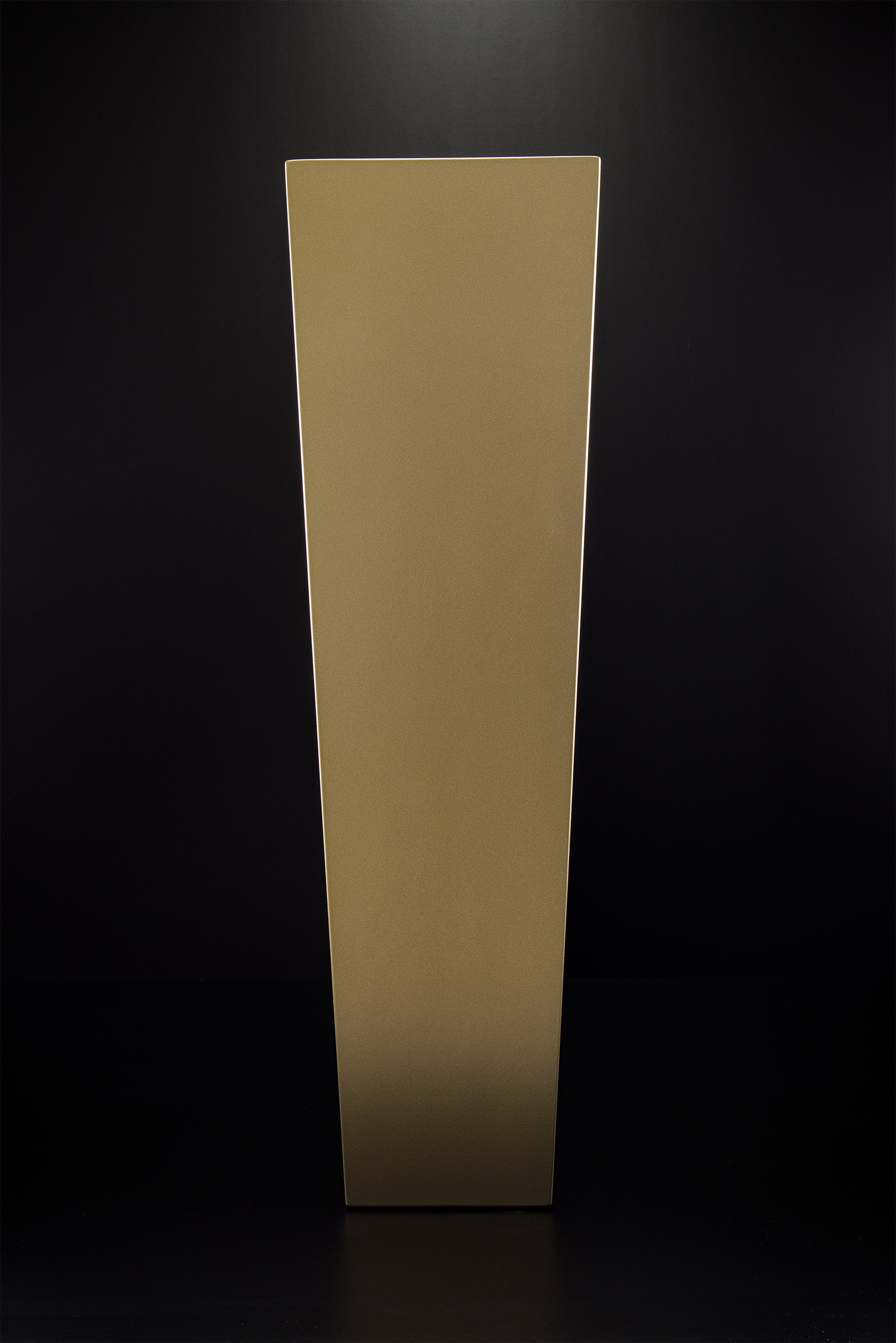 Osiride floor vase in metallic brass finish, handmade in Italy, sculptural minimal design with refined craftsmanship, by Vera Forma.