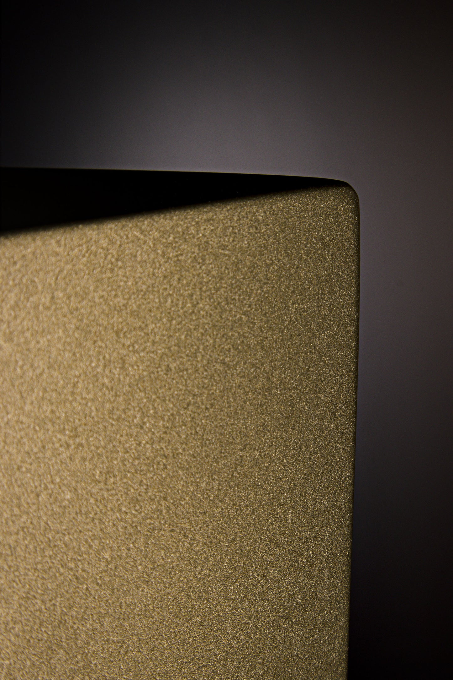 Osiride floor vase brass mecallic paint paint detail by Vera Forma.