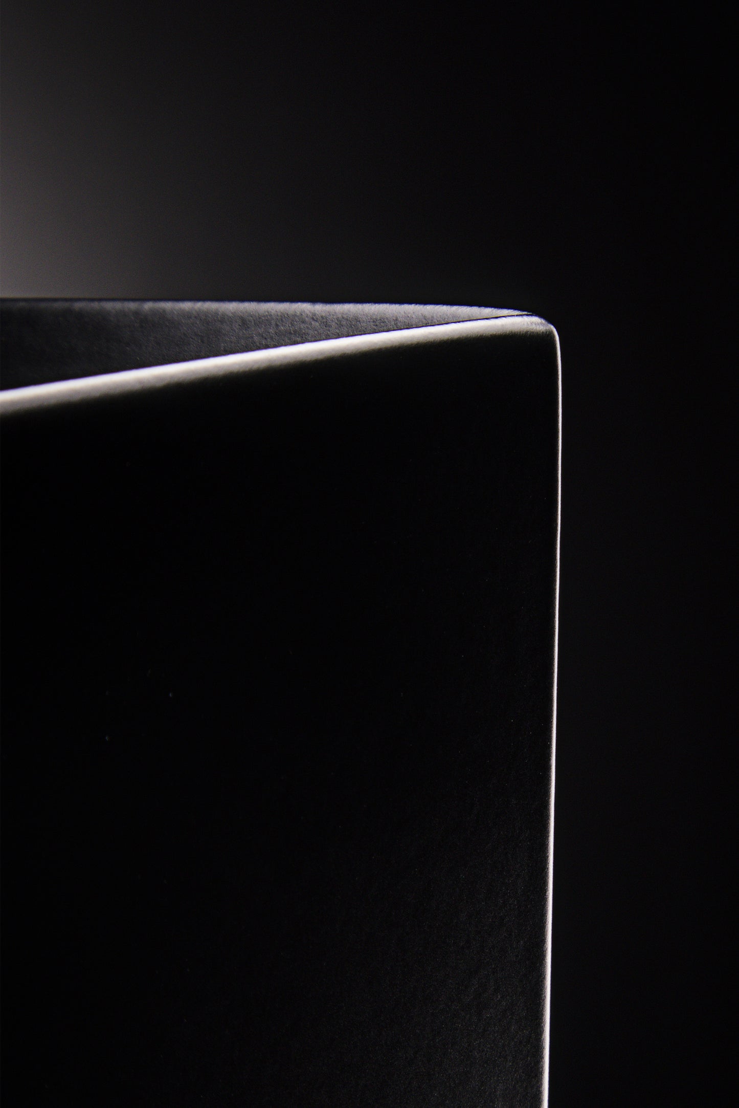 Osiride floor vase paint detail by Vera Forma.