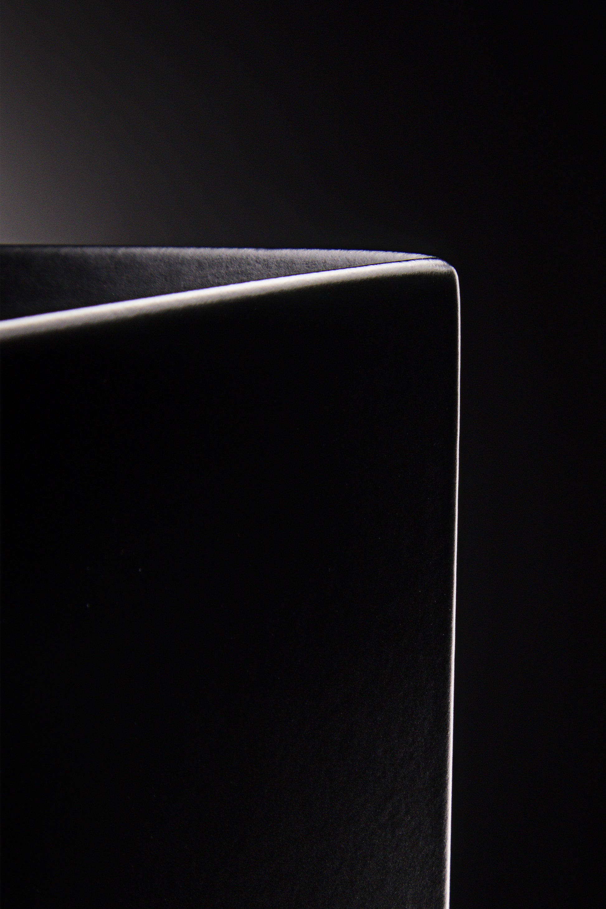 Osiride floor vase paint detail by Vera Forma.