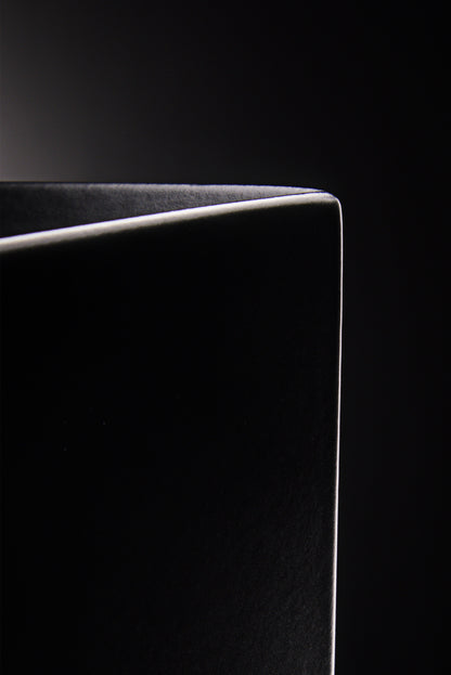 Osiride floor vase paint detail by Vera Forma.
