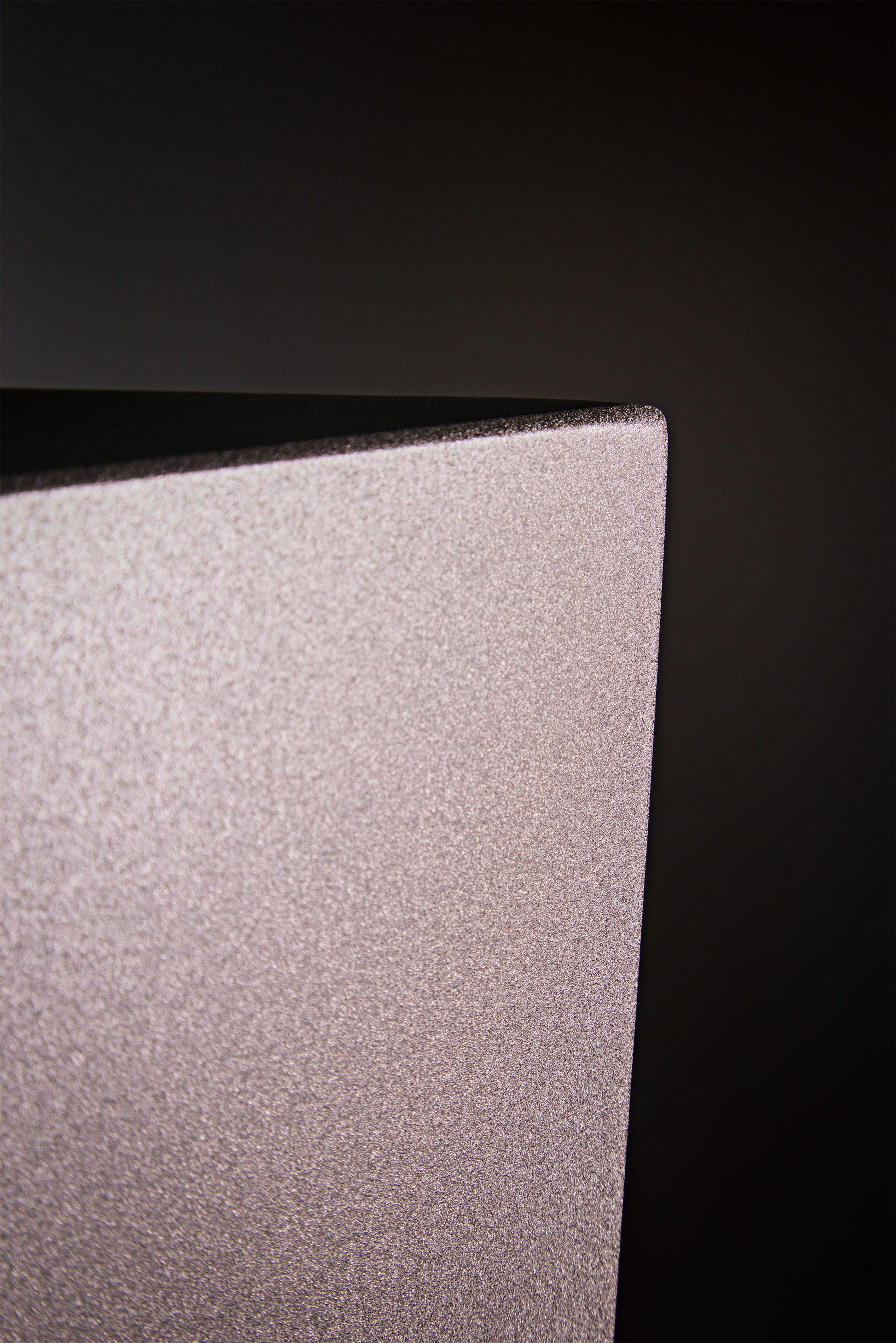 Osiride floor vase bronze metallic paint detail by Vera Forma.