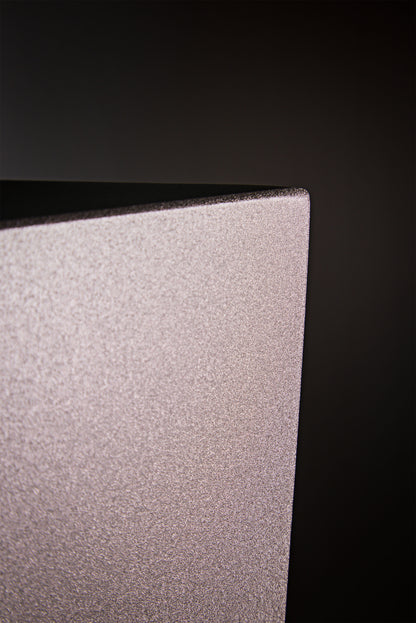 Osiride floor vase bronze metallic paint detail by Vera Forma.