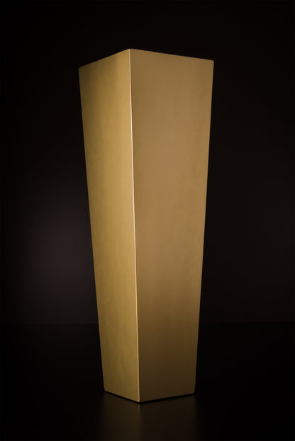 Osiride floor vase in metallic brass finish, handmade in Italy, modern design by Vera Forma.